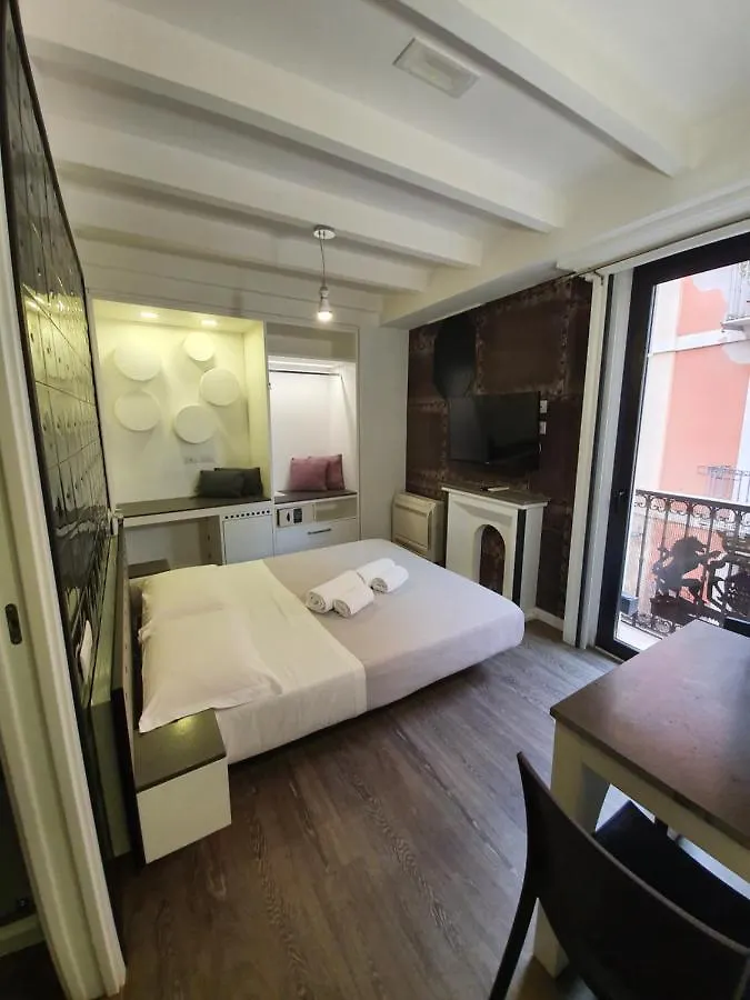 Violà Rooms Cagliari 2*,
